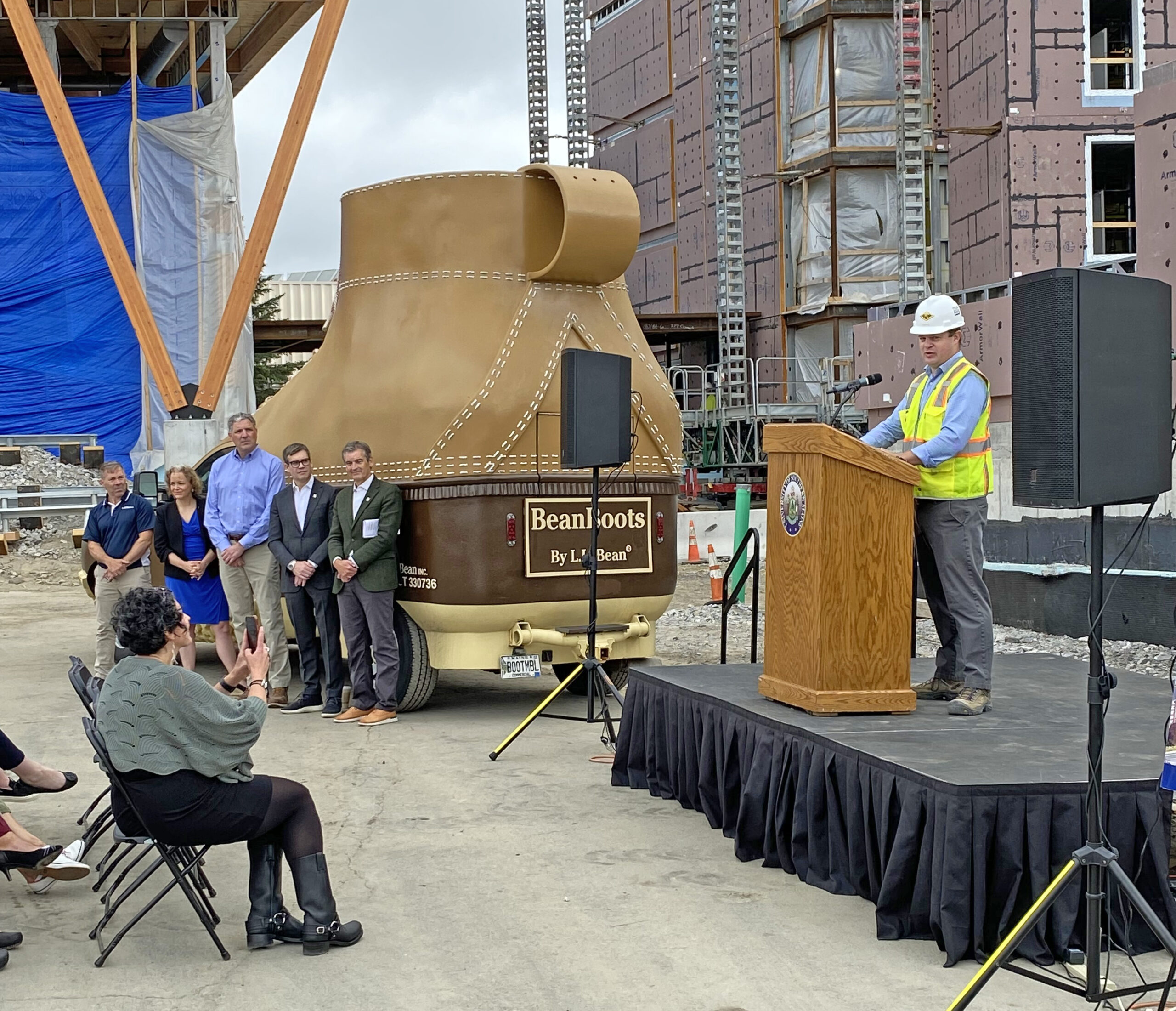 Worker giving speech about construction topping out